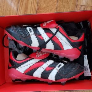 Adidas predator accelerator
